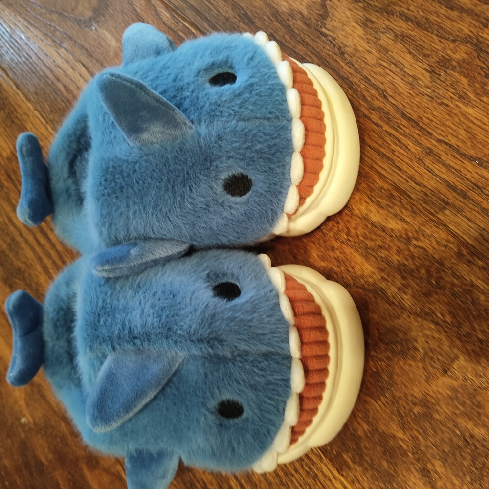 SHEIN Blue Shark Kids Slippers